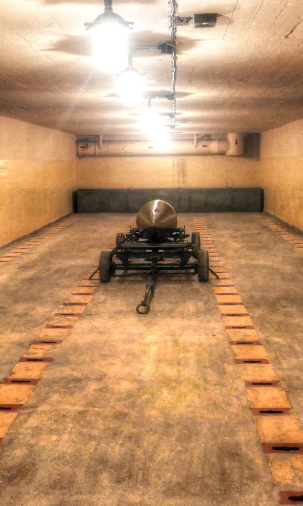 <a href='/pl/muzeum/muzeum-zimnej-wojny/'><div class='caption-top caption-top-10594'><p>PODBORSKO 3001</p></div></a><a href='/pl/muzeum/muzeum-zimnej-wojny/'><div class='caption-bottom caption-bottom-10594'><p>Muzeum Zimnej Wojny to poradziecki schron-magazyn amunicji atomowej</p></div></a>